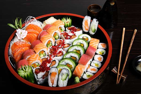Преимущества услуги доставки суши и роллов