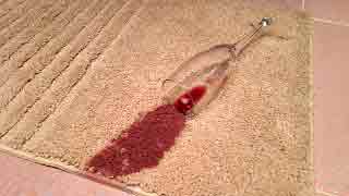 Как вывести пятно от вина на ковре